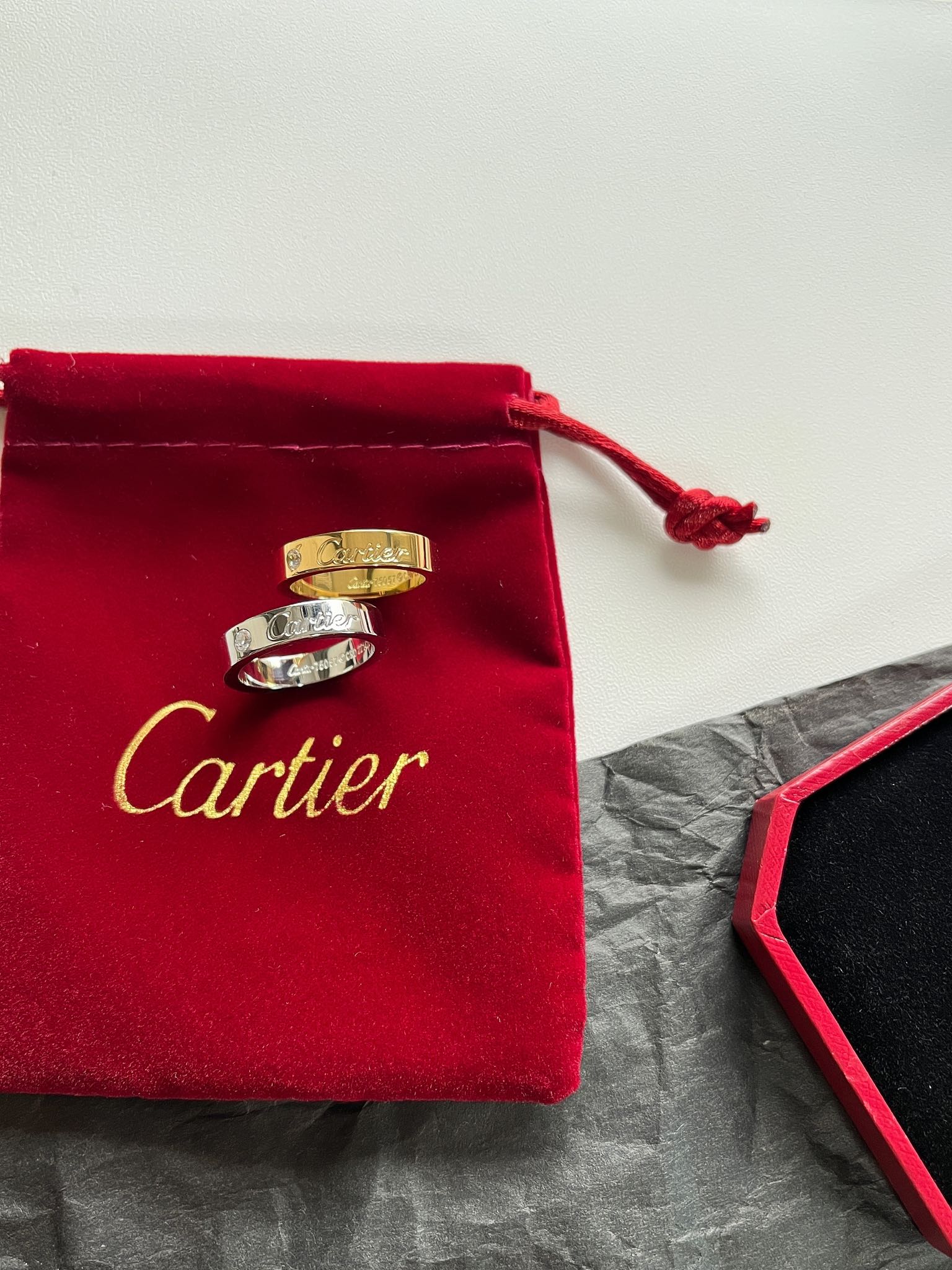 Elegance signature diamond ring