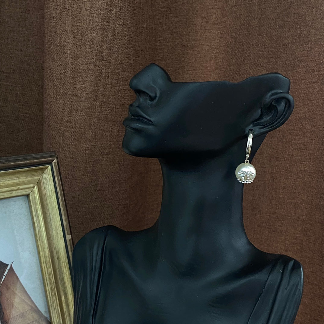 Round pearl drop earrings