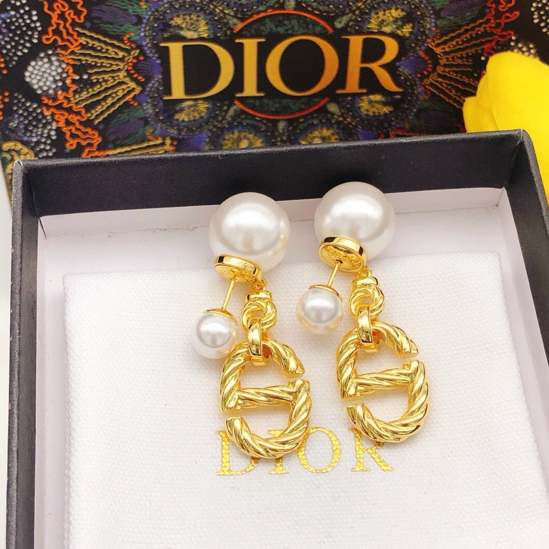 Twisted Metal Pearl Earrings