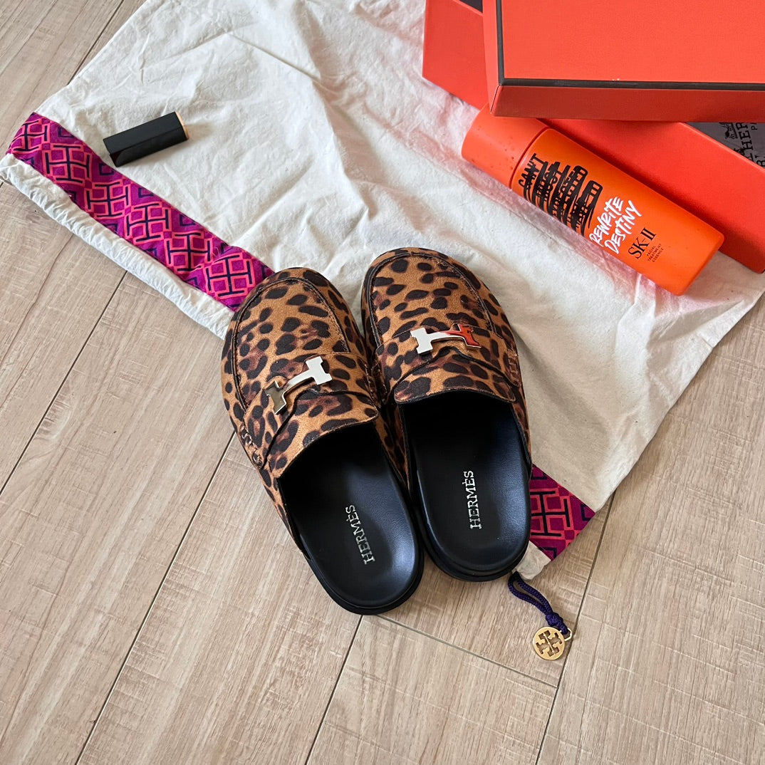 Classic Metal label suede half-covered shoes