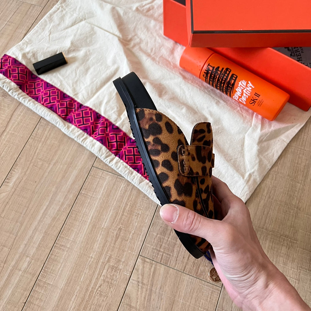 Classic suede half-covered shoes