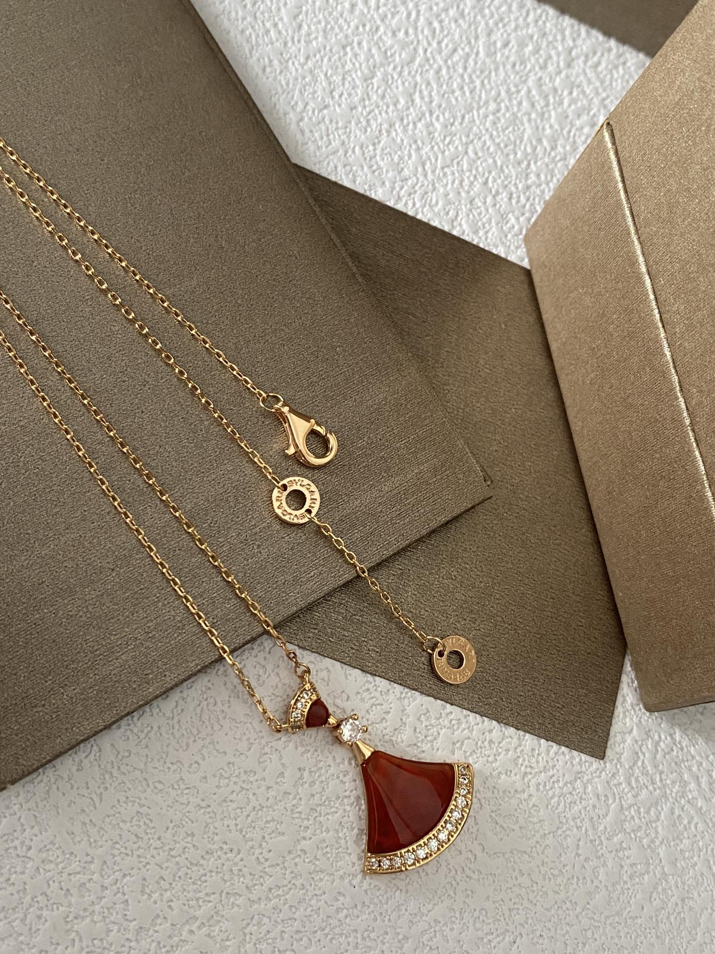 Red Mother-of-Pearl necklace