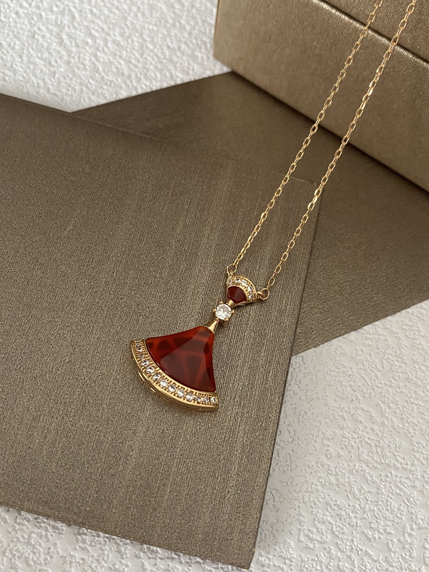 Red Mother-of-Pearl necklace