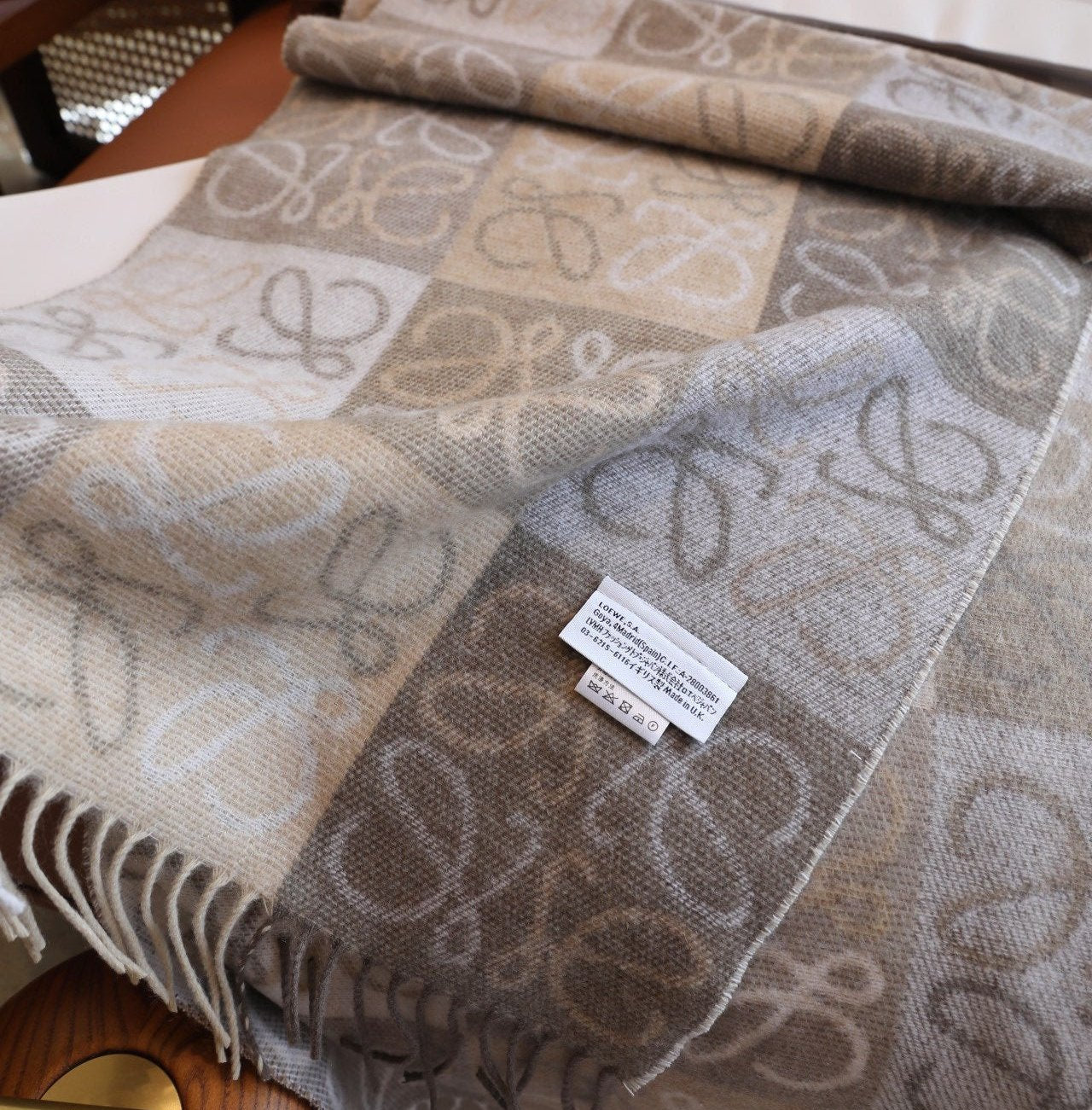 Classic 100% cashmere scarf（bargain price）