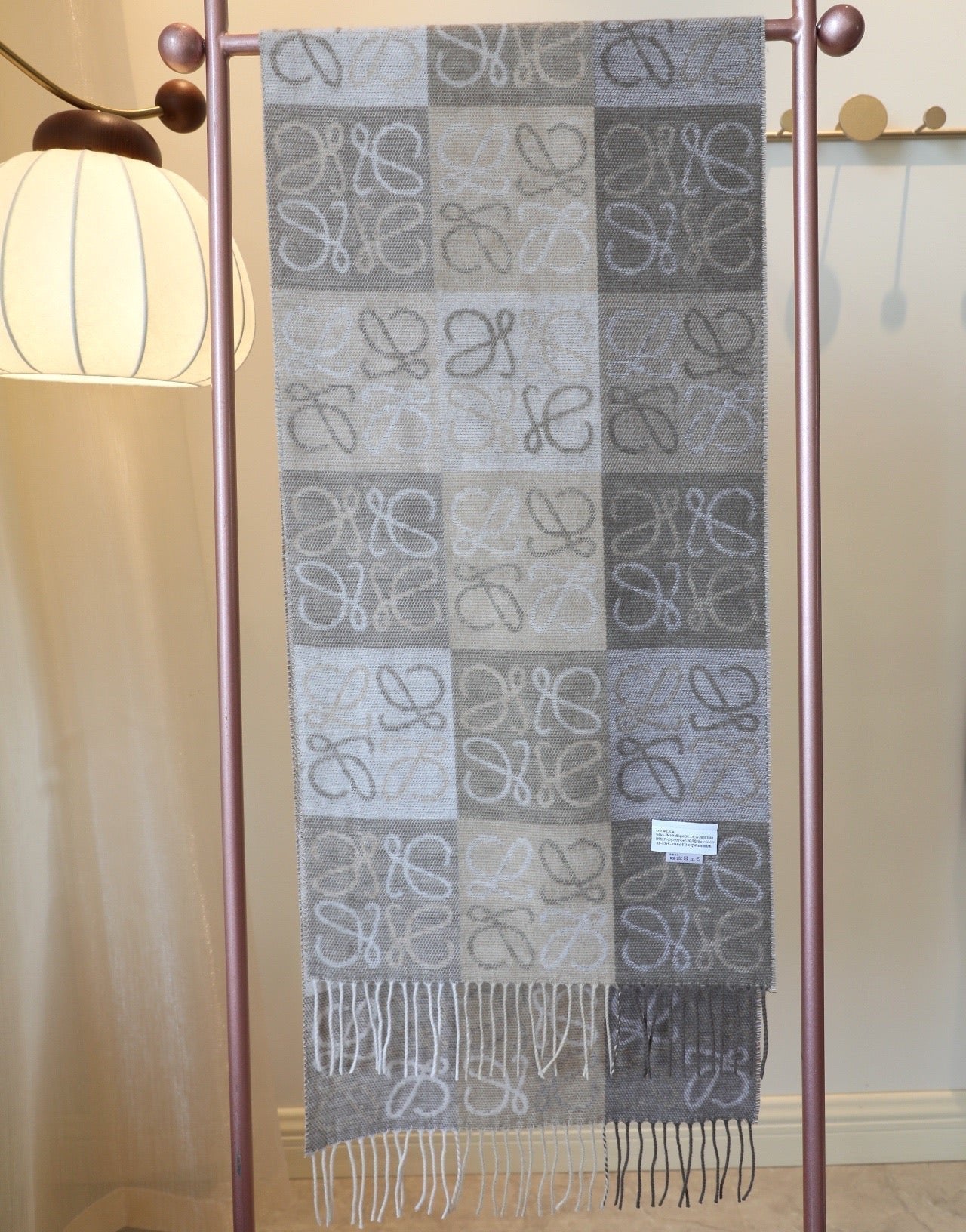 Classic 100% cashmere scarf（bargain price）