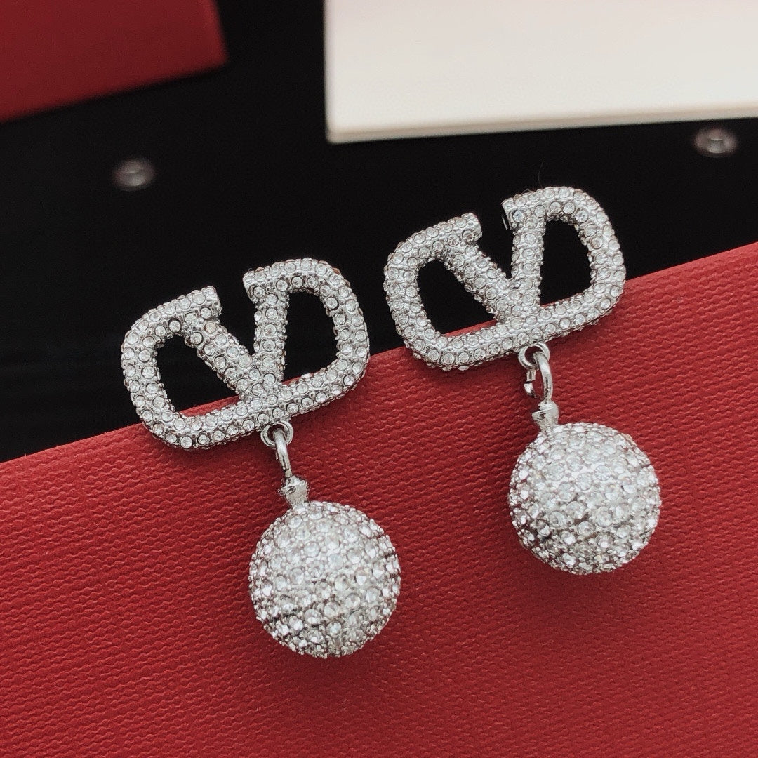 Stylish Diamond Round Pendant Earrings