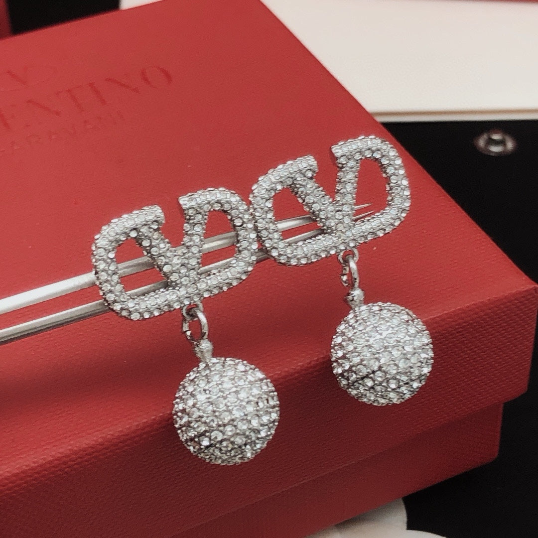 Stylish Diamond Round Pendant Earrings