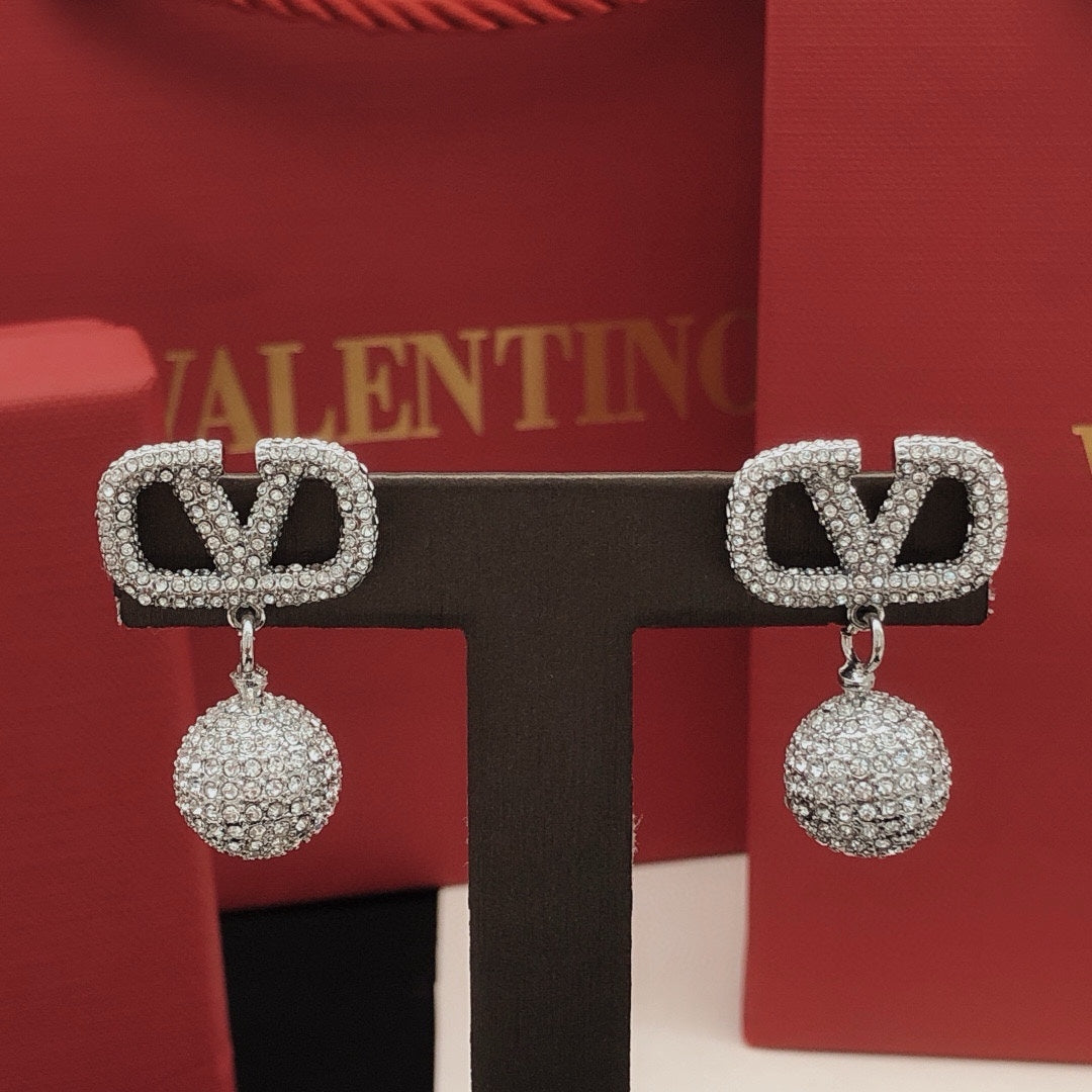 Stylish Diamond Round Pendant Earrings