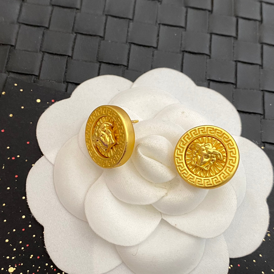 Versatile Avatar Round Earrings