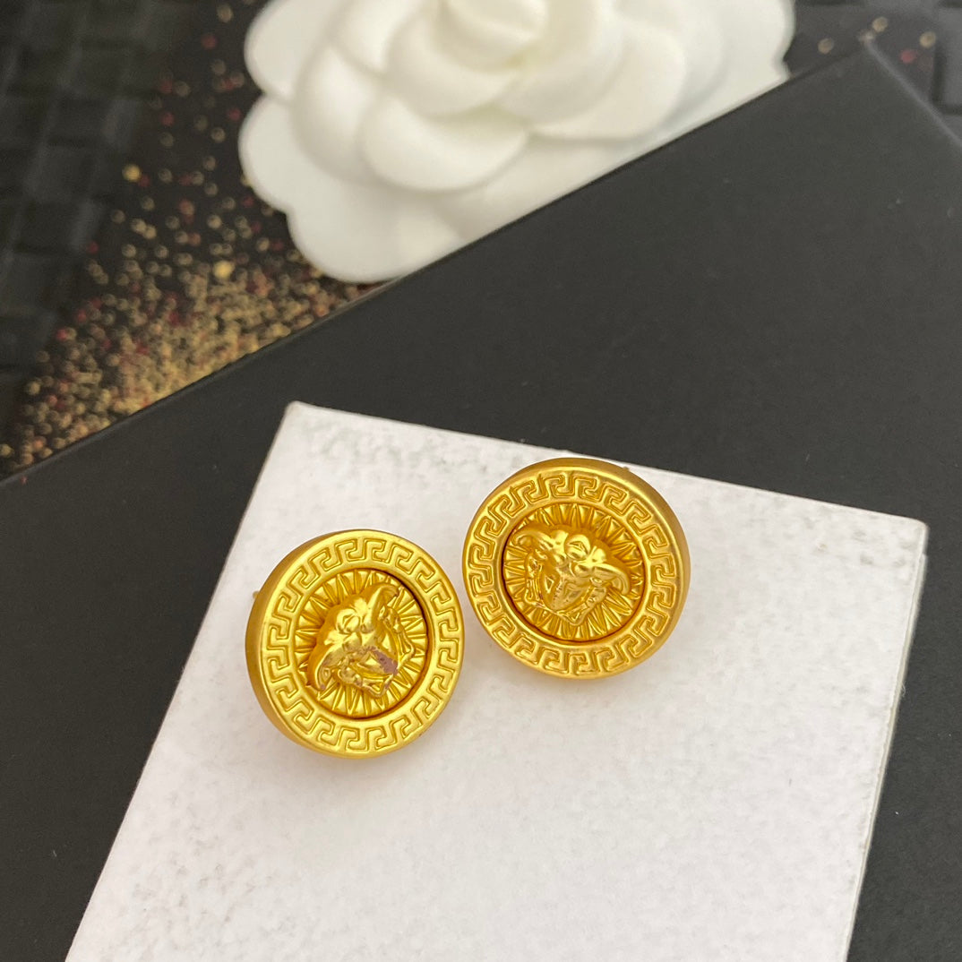 Versatile Avatar Round Earrings