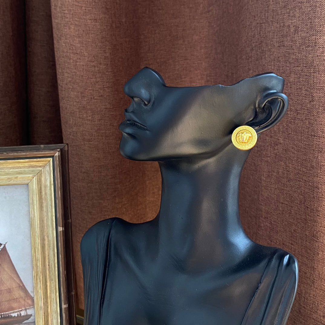 Versatile Avatar Round Earrings