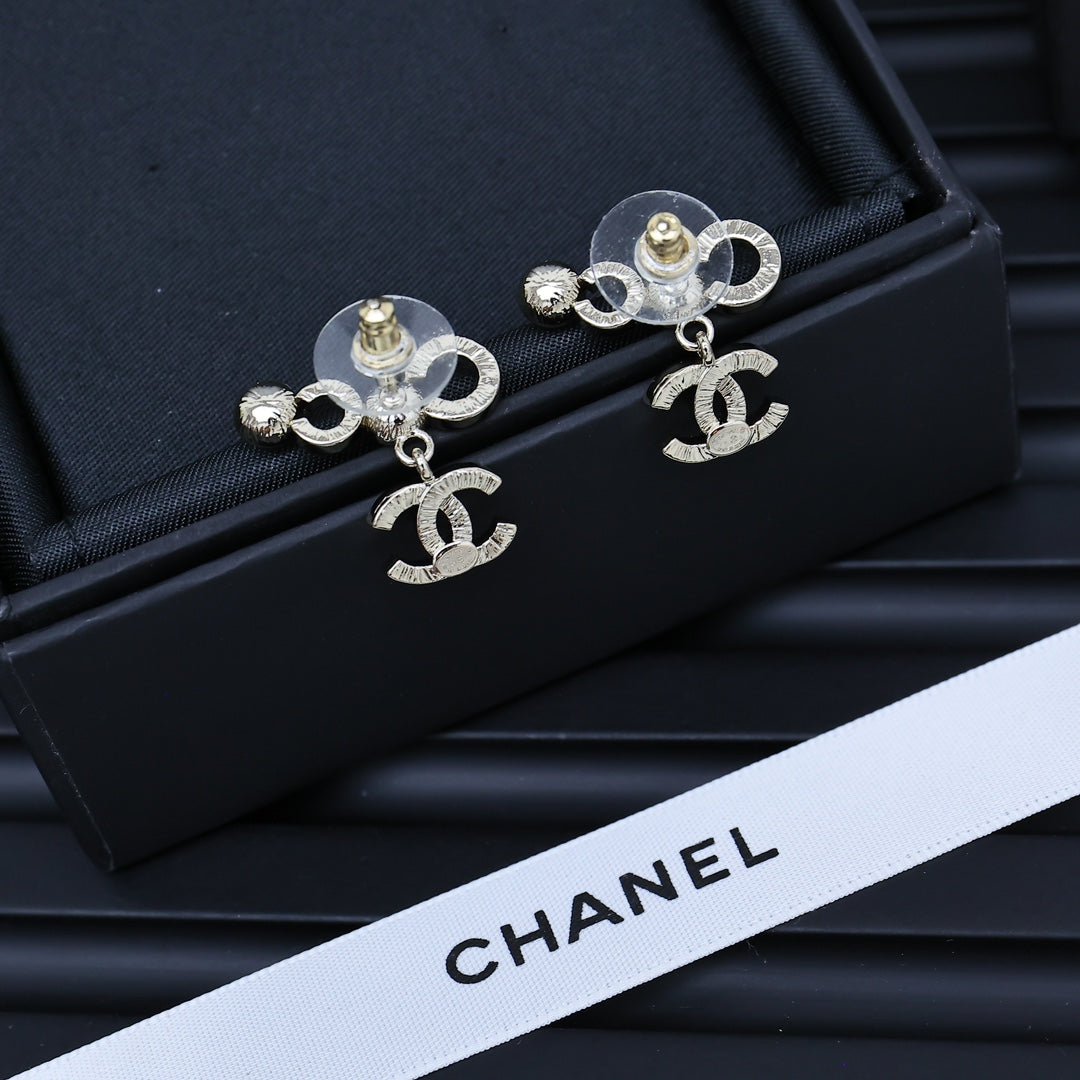 Fashionable Pearl Letter Earrings