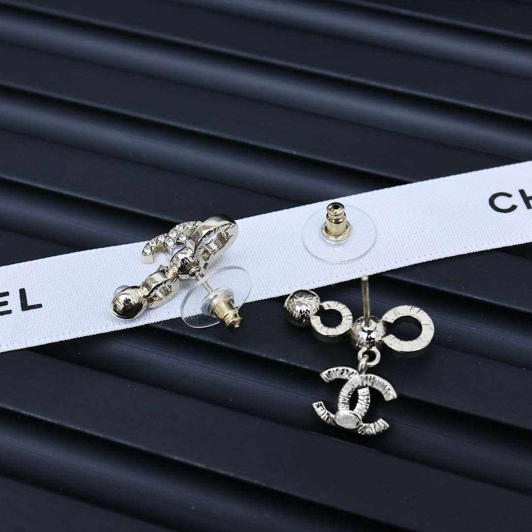 Fashionable Pearl Letter Earrings