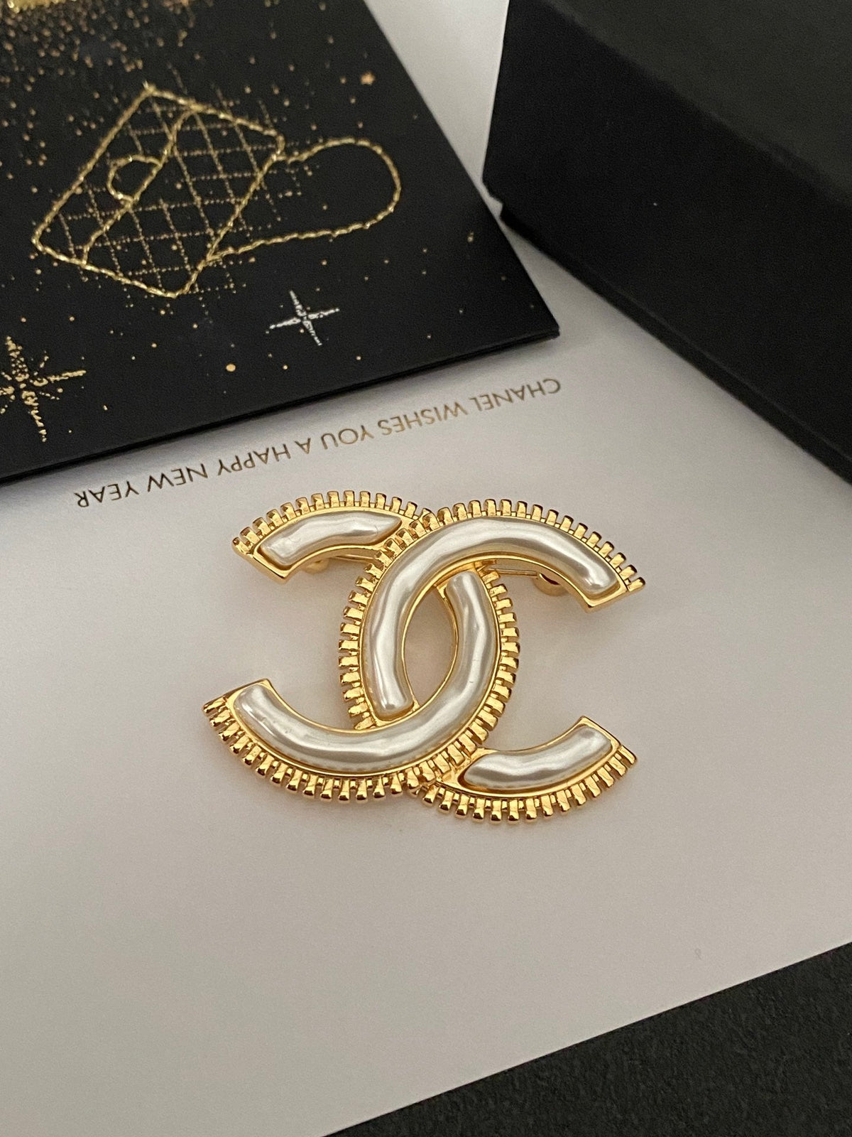 Versatile Gear Pearl Brooch