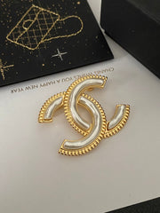 Versatile Gear Pearl Brooch