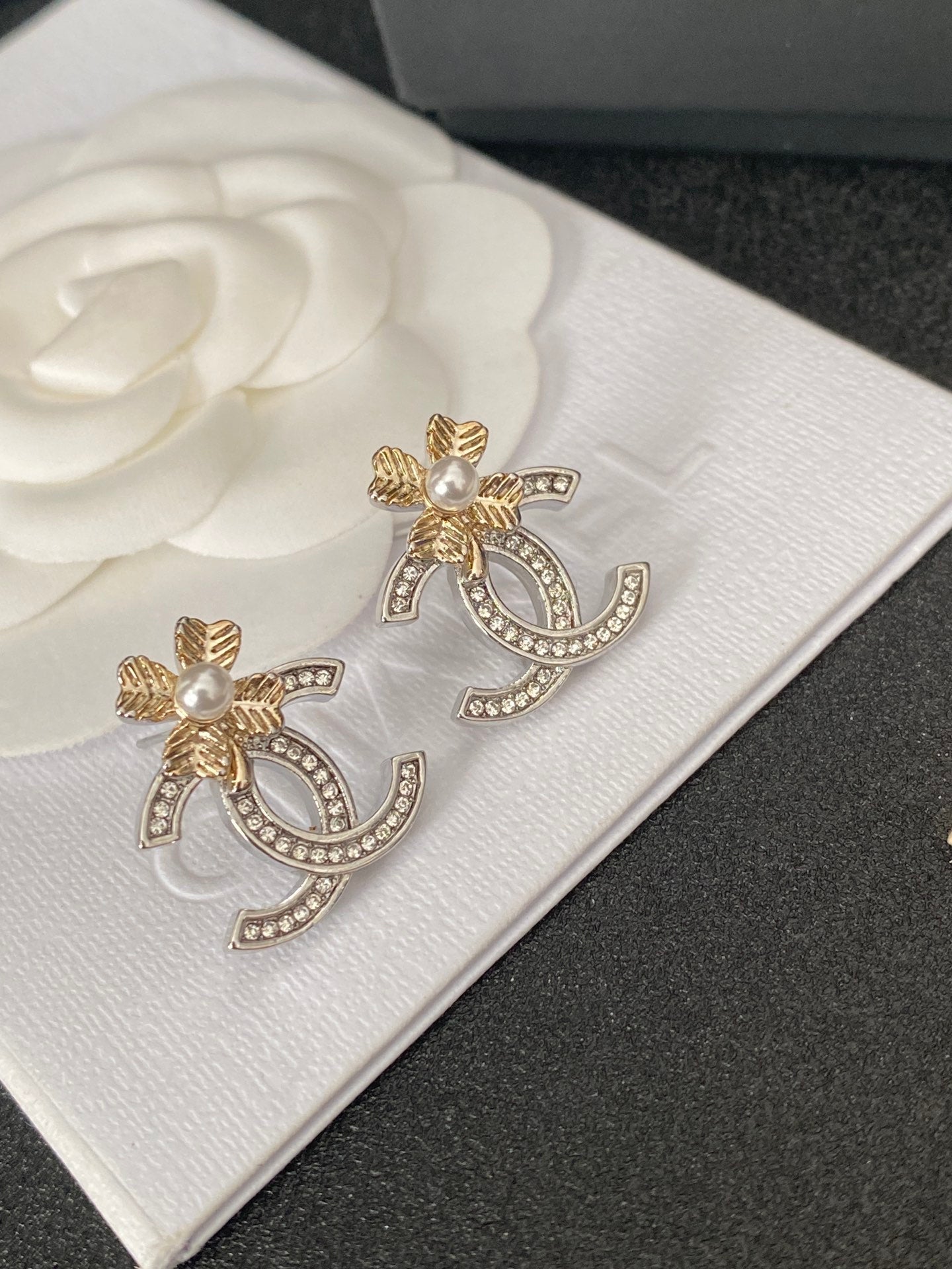 Stylish Floral Diamond Earrings
