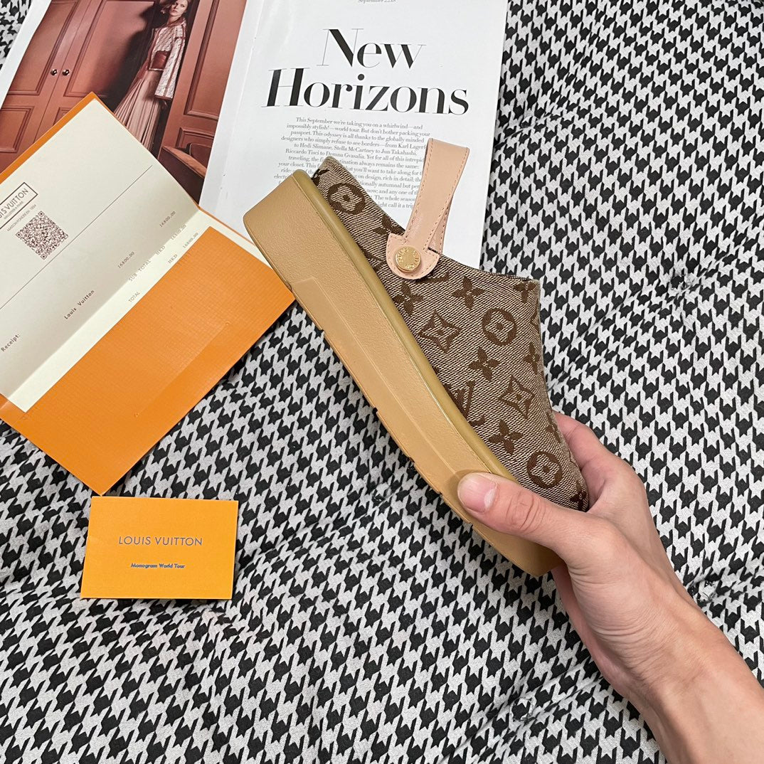 Fashionable printed thick-soled slippers