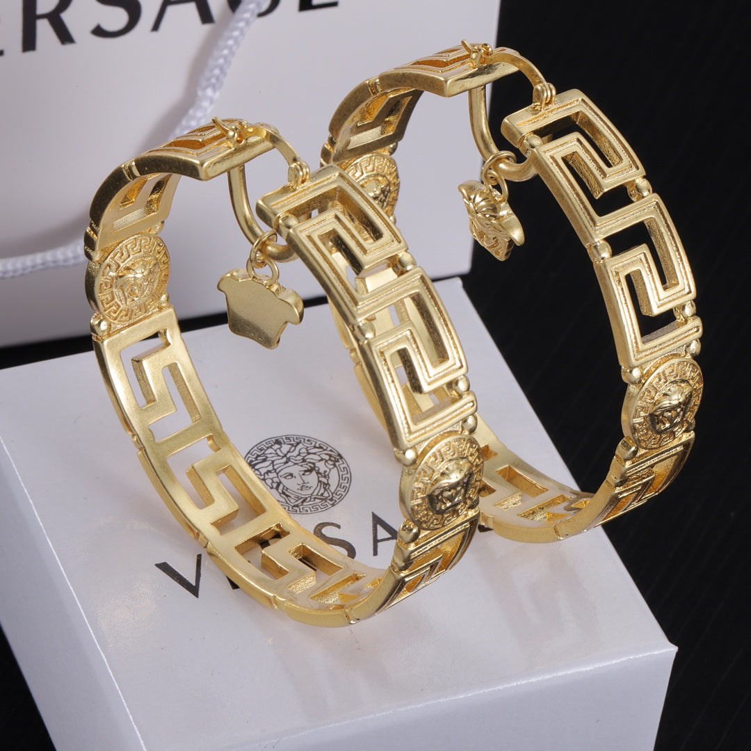 Hollow Avatar Round Earrings