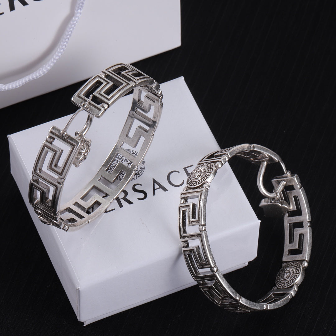 Hollow Avatar Round Earrings