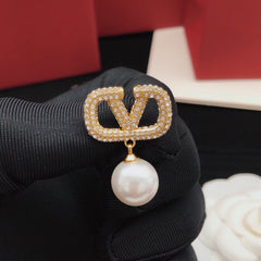Fashionable Pearl Pendant Diamond Earrings