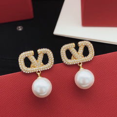 Fashionable Pearl Pendant Diamond Earrings