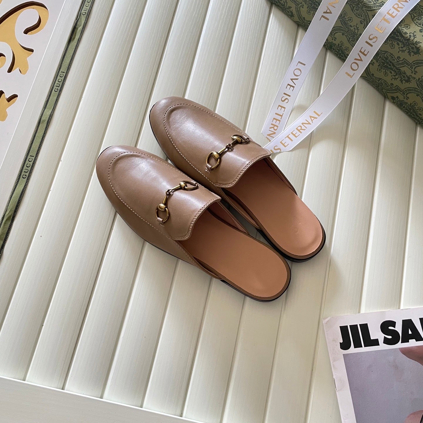 Classic leather half-covered shoes