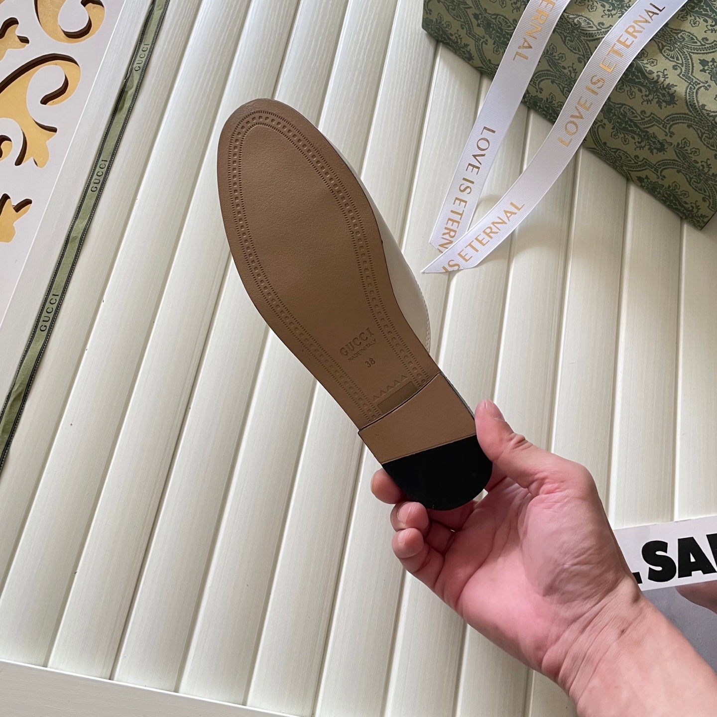 Classic leather half-covered shoes