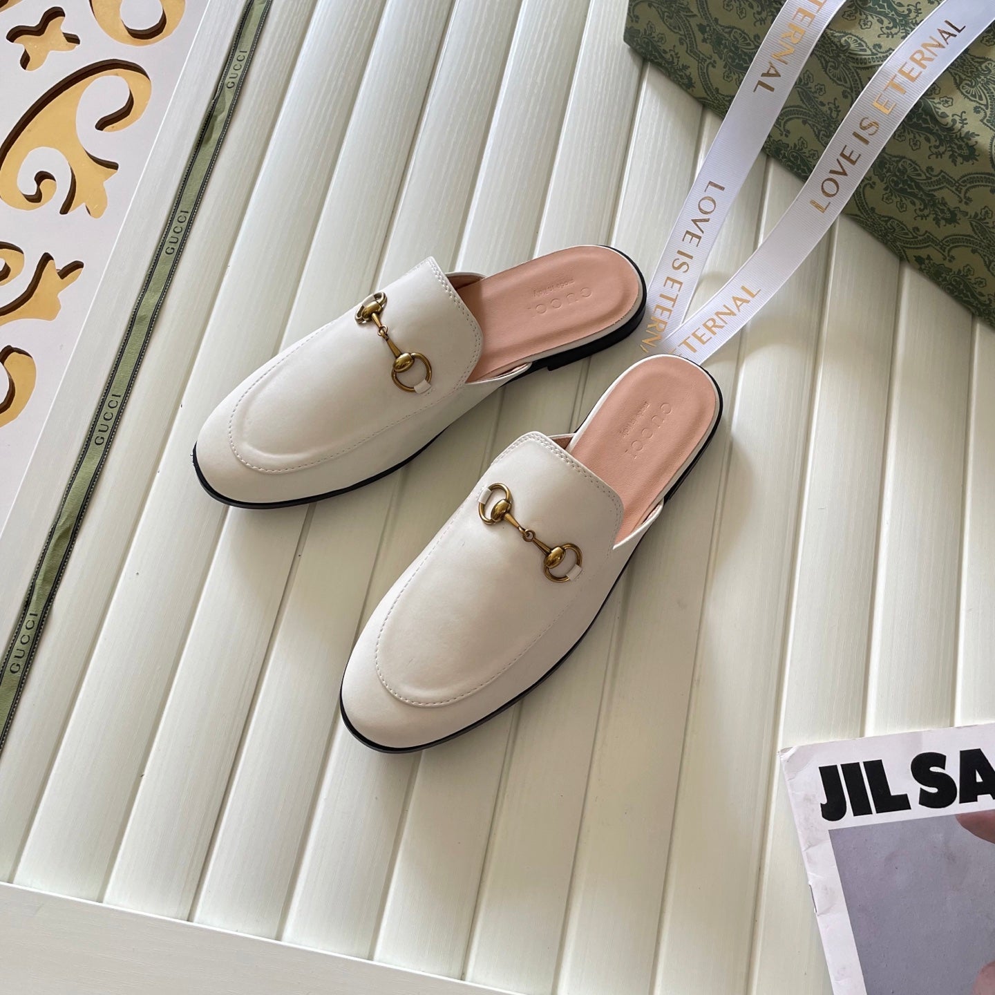 Classic leather half-covered shoes