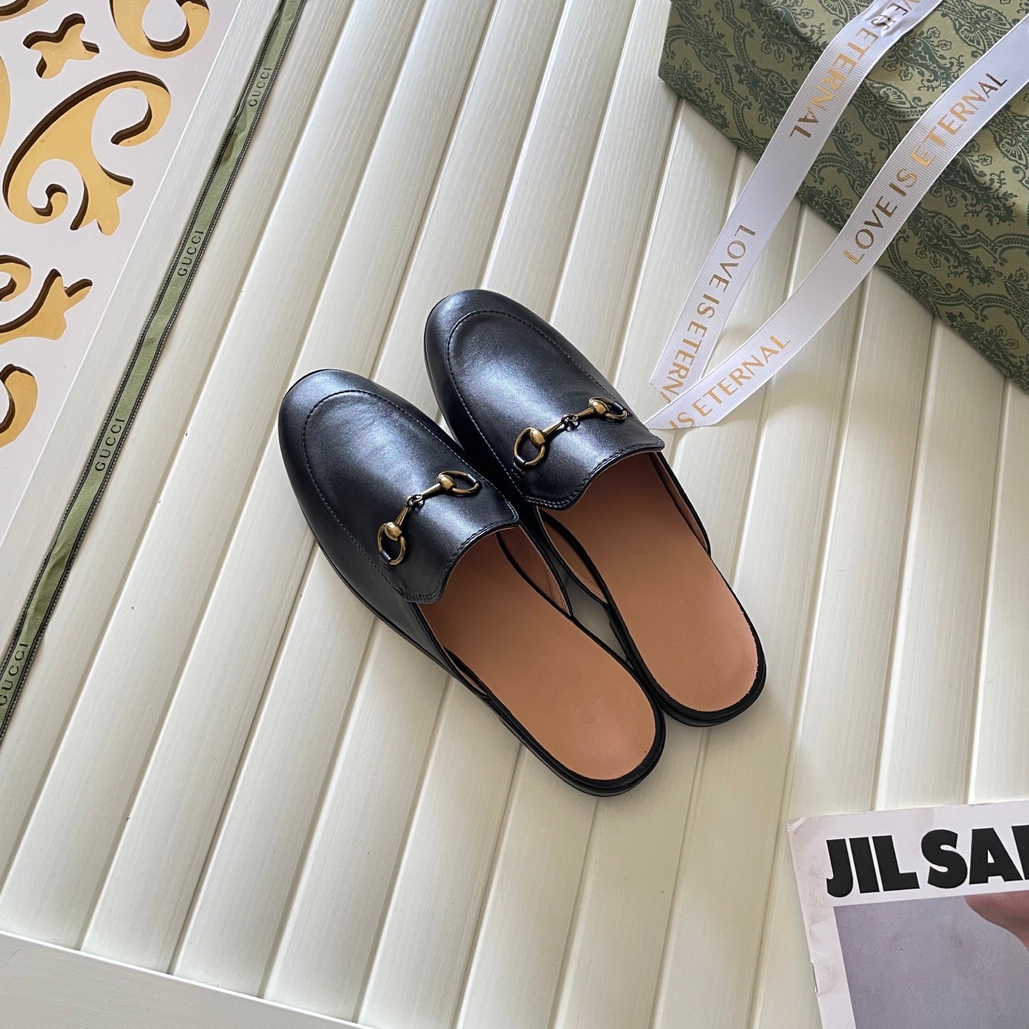 Classic leather half-covered shoes