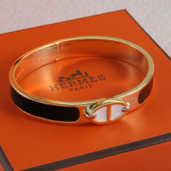 Clasp enamel bracelet