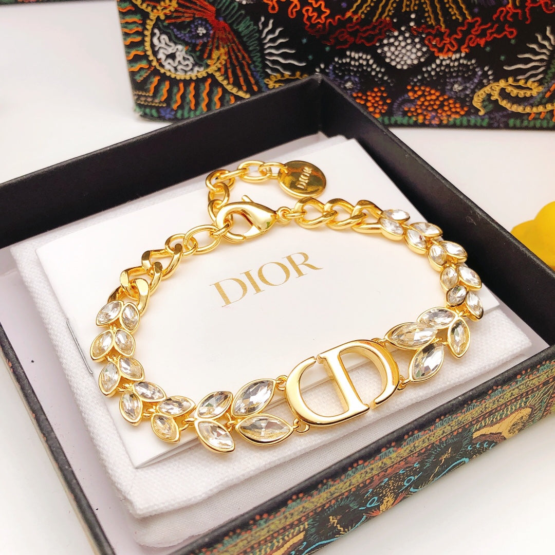 Elegance Marquise-cut Diamond Bracelet
