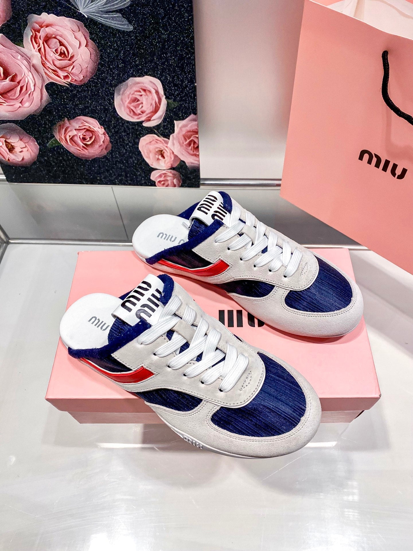 Fashion half-covered sneakers