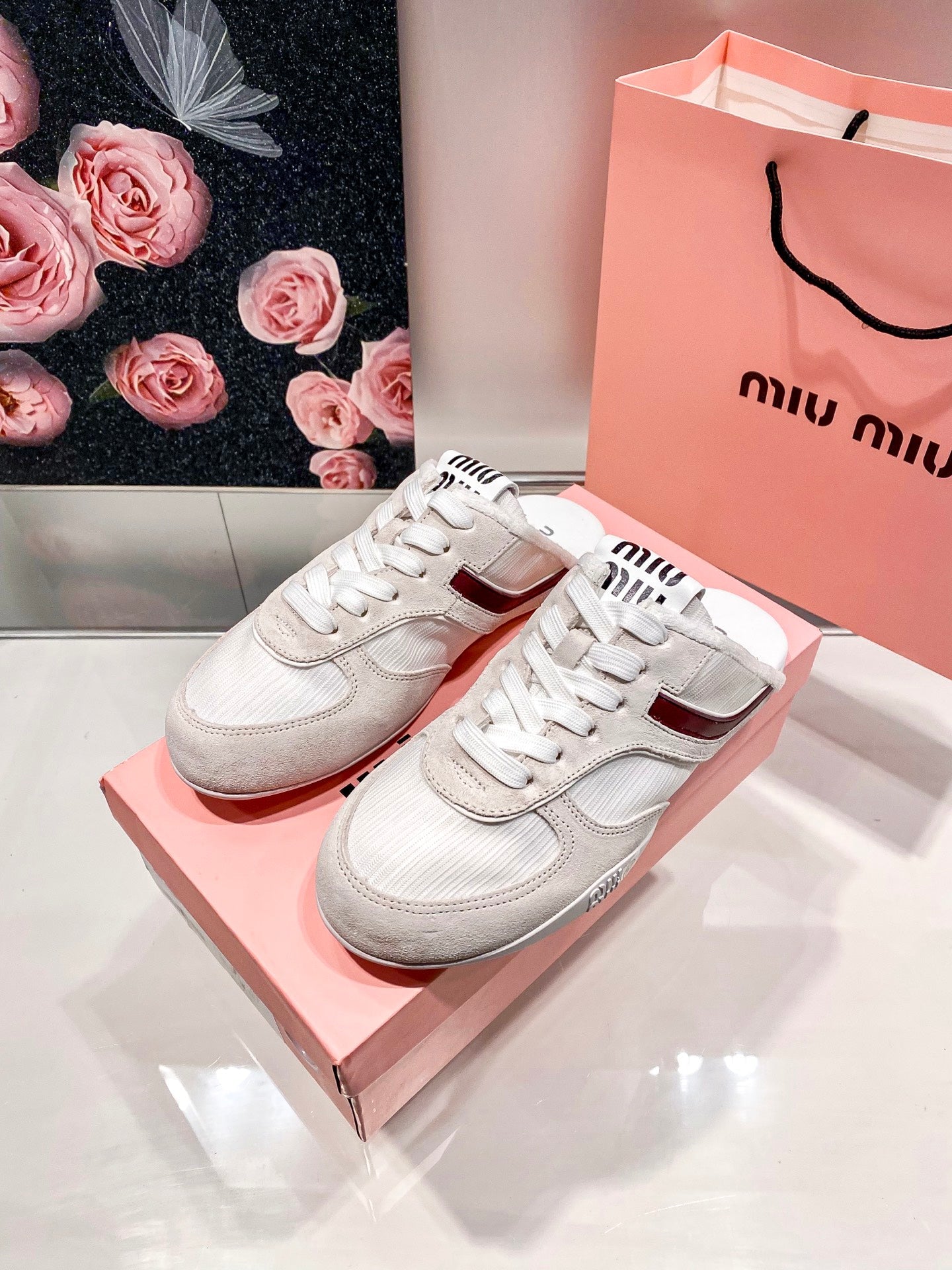 Fashion half-covered sneakers