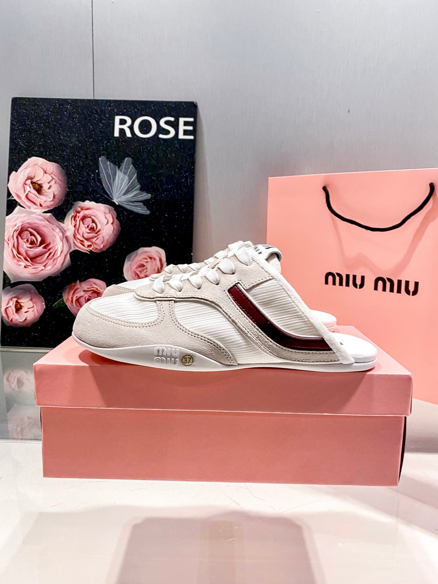 Fashion half-covered sneakers