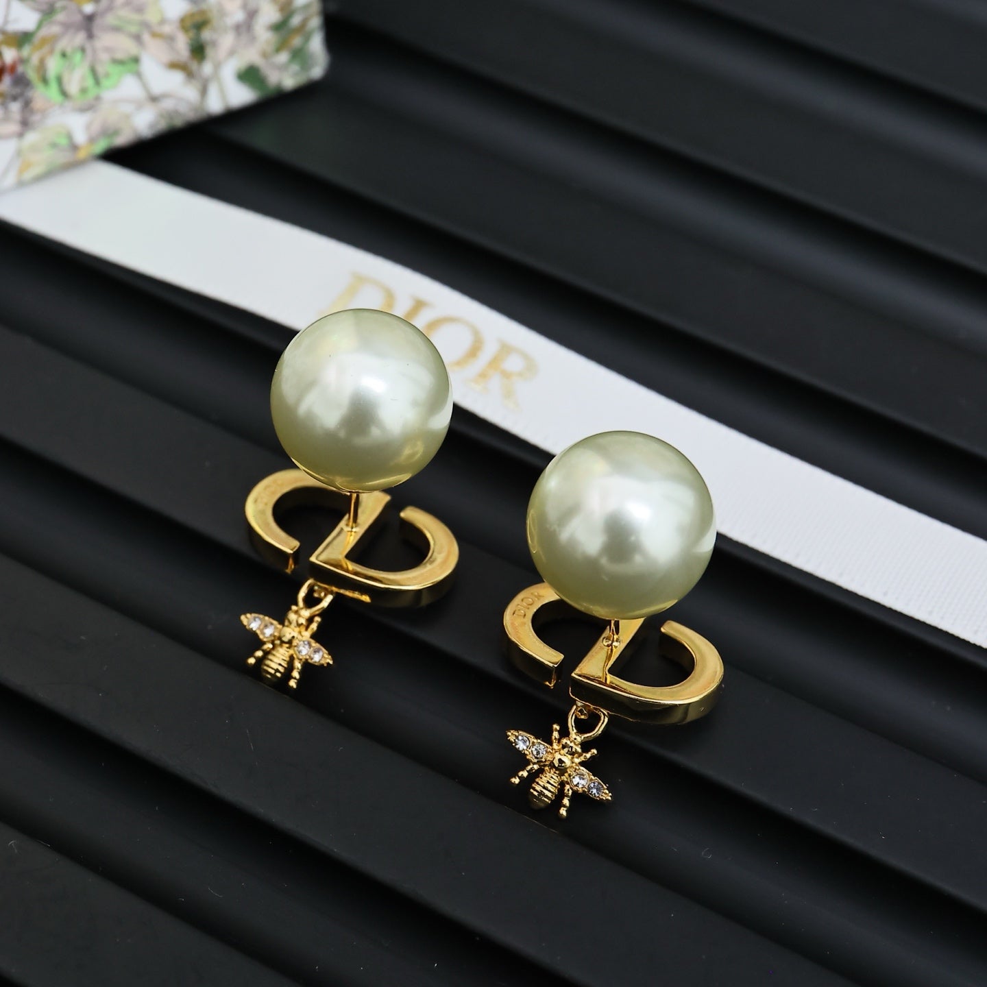 Letter-overlay Bee Pearl Earrings