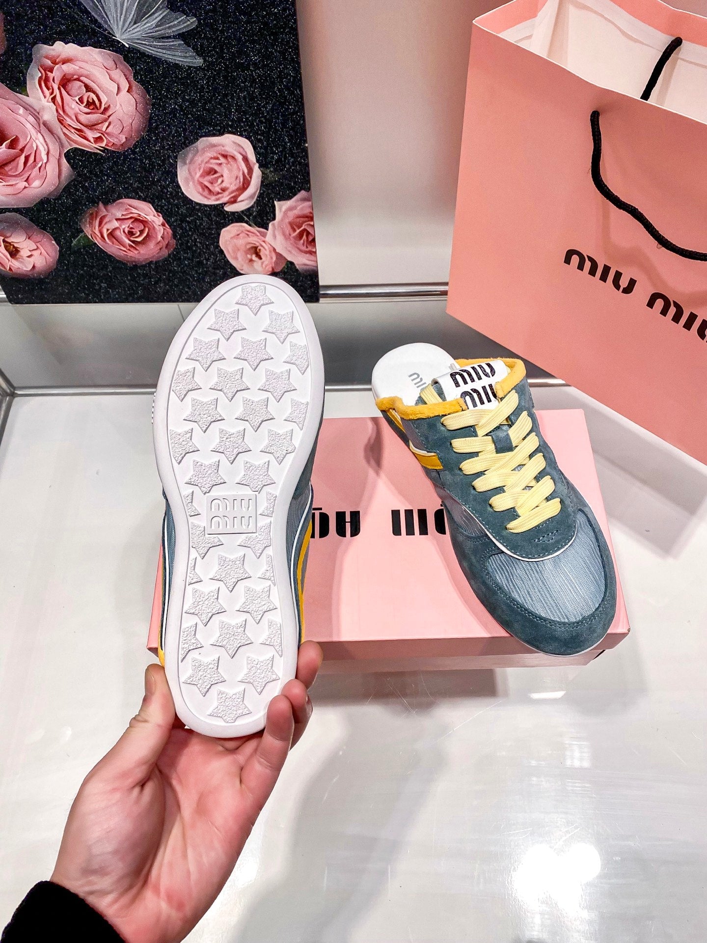 Fashion half-covered sneakers