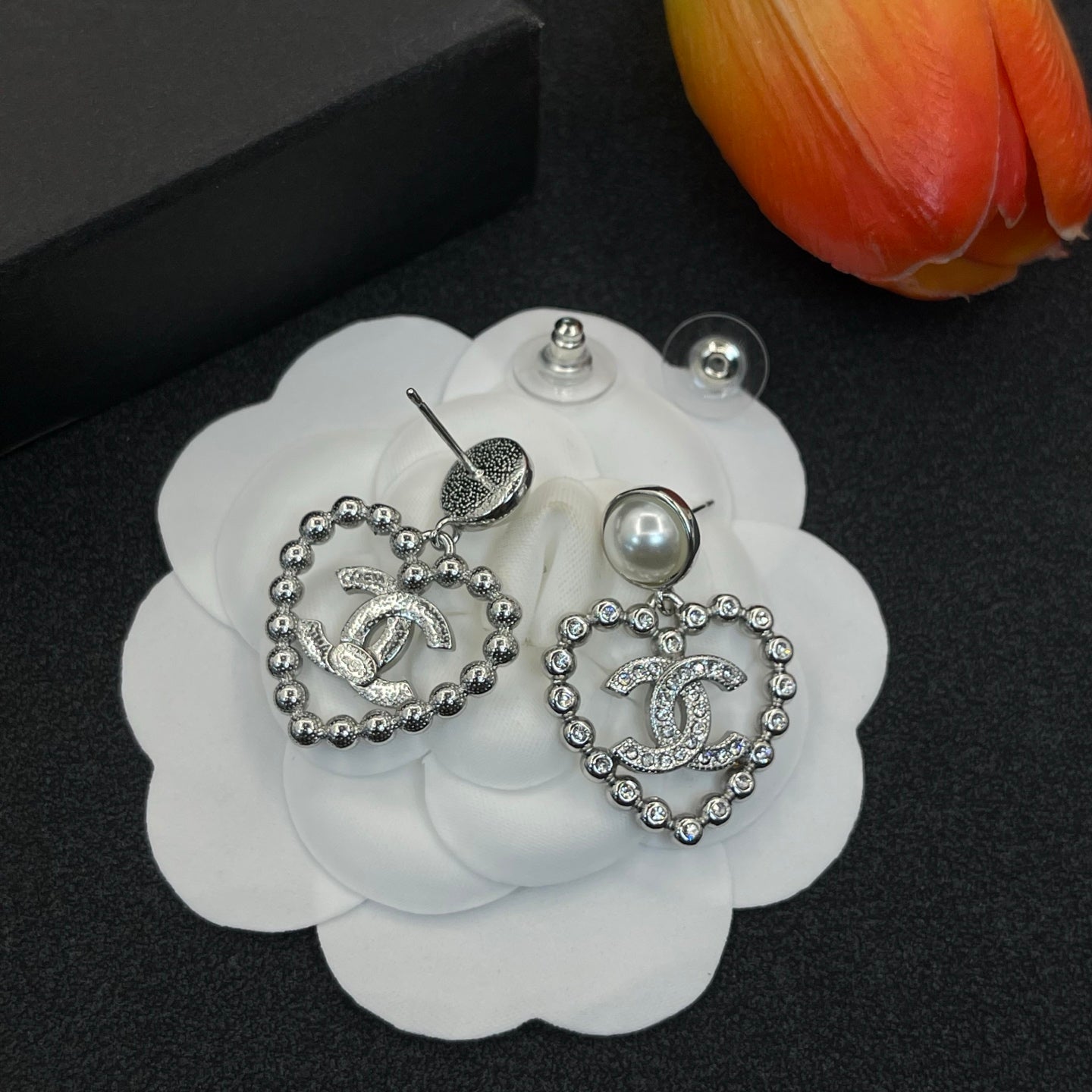 Heart-shaped Diamond Pearl Earrings