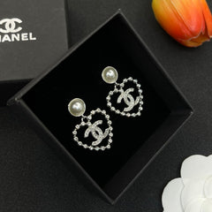 Heart-shaped Diamond Pearl Earrings