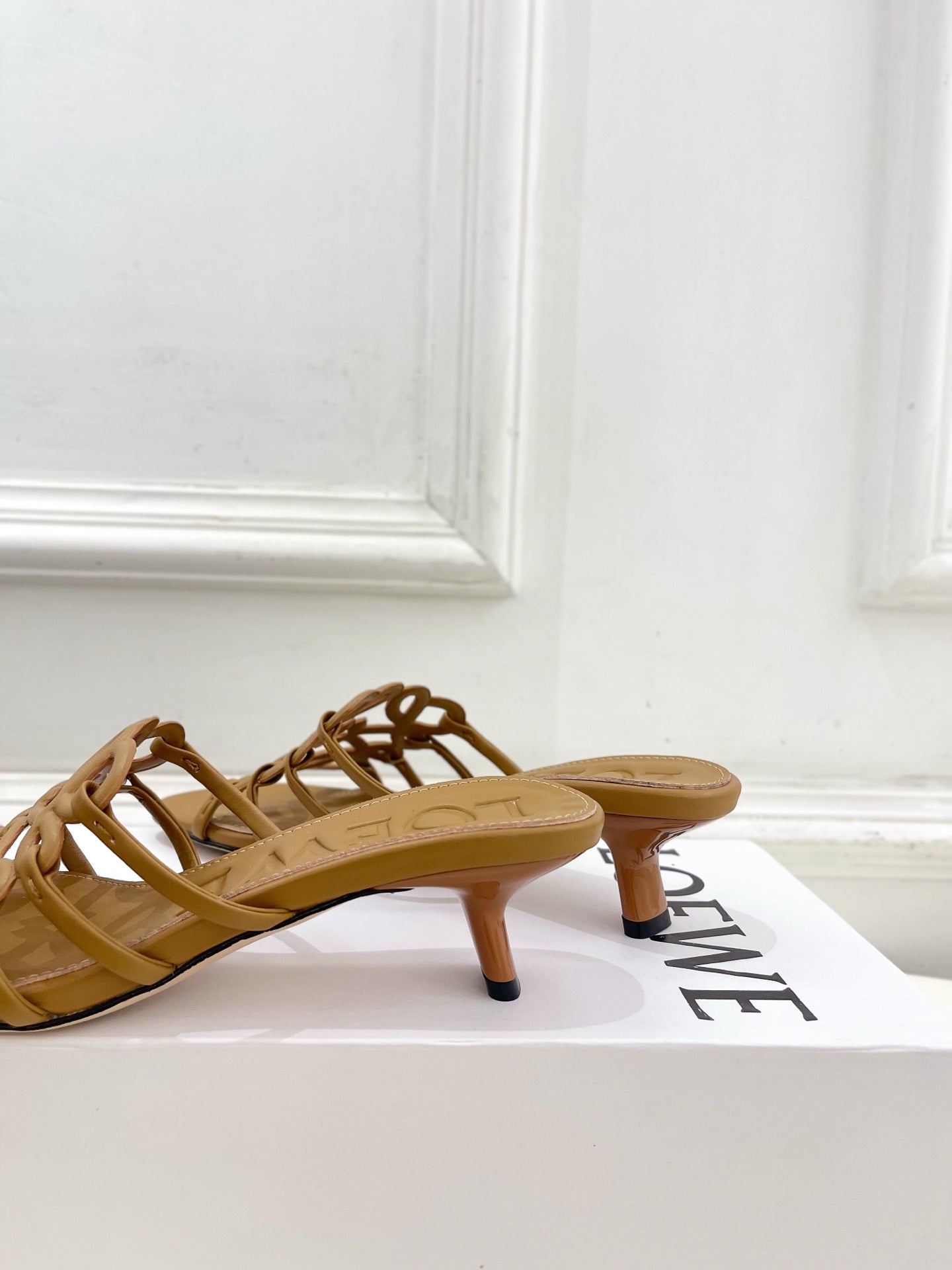 Hollow kitten heel sandals