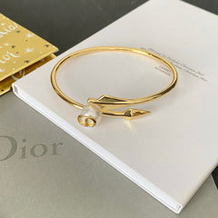 Elegant Pearl Bracelet