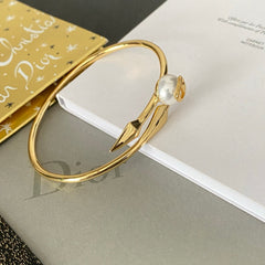 Elegant Pearl Bracelet