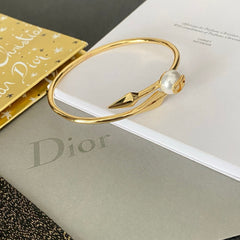 Elegant Pearl Bracelet