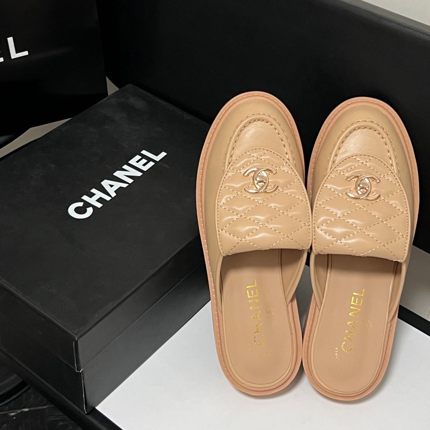 Stylish Argyle half-covered leather shoes