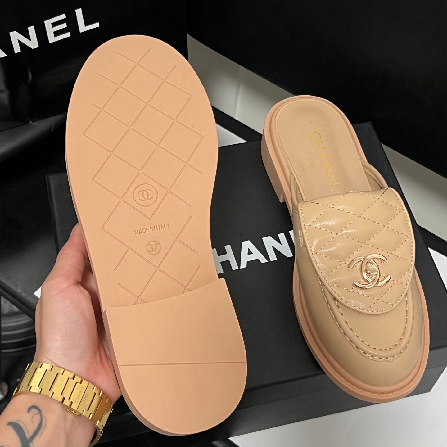 Stylish Argyle half-covered leather shoes