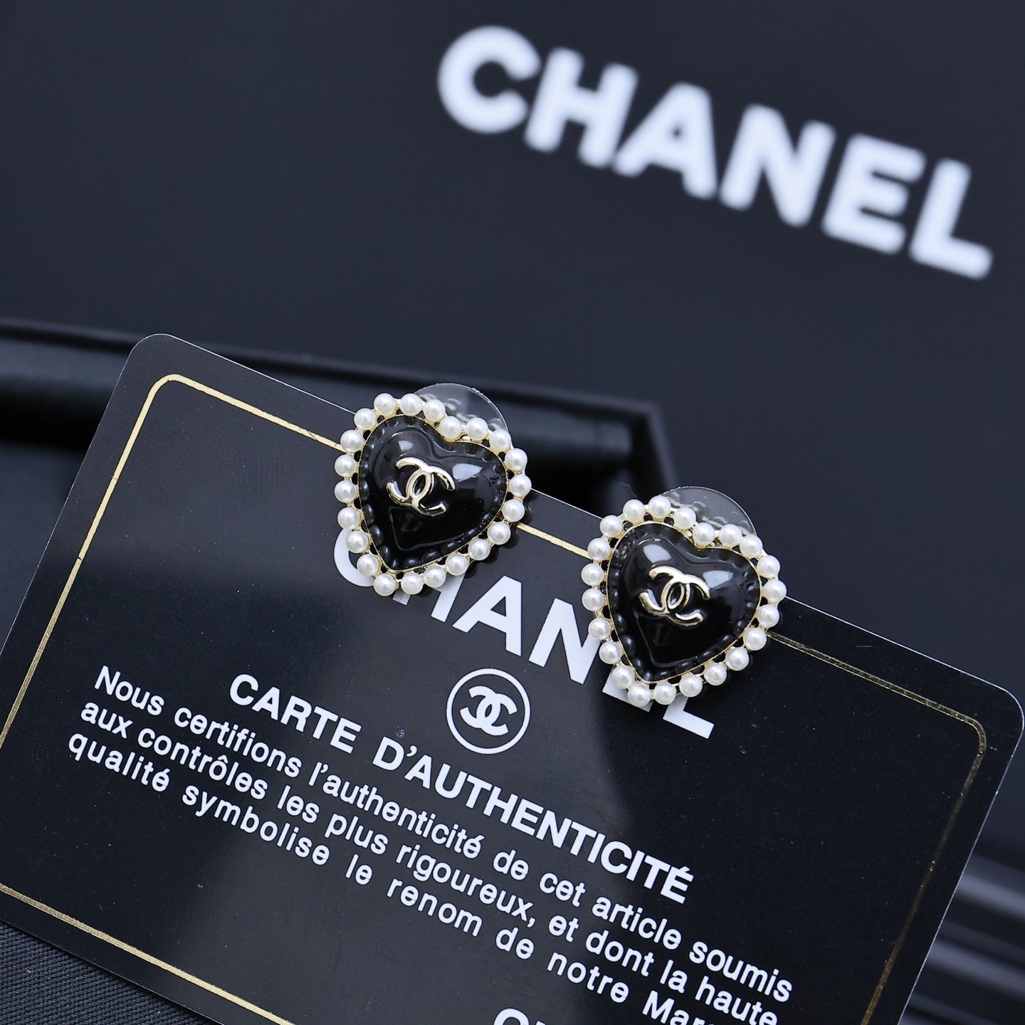 25b Heart Pearl Earrings