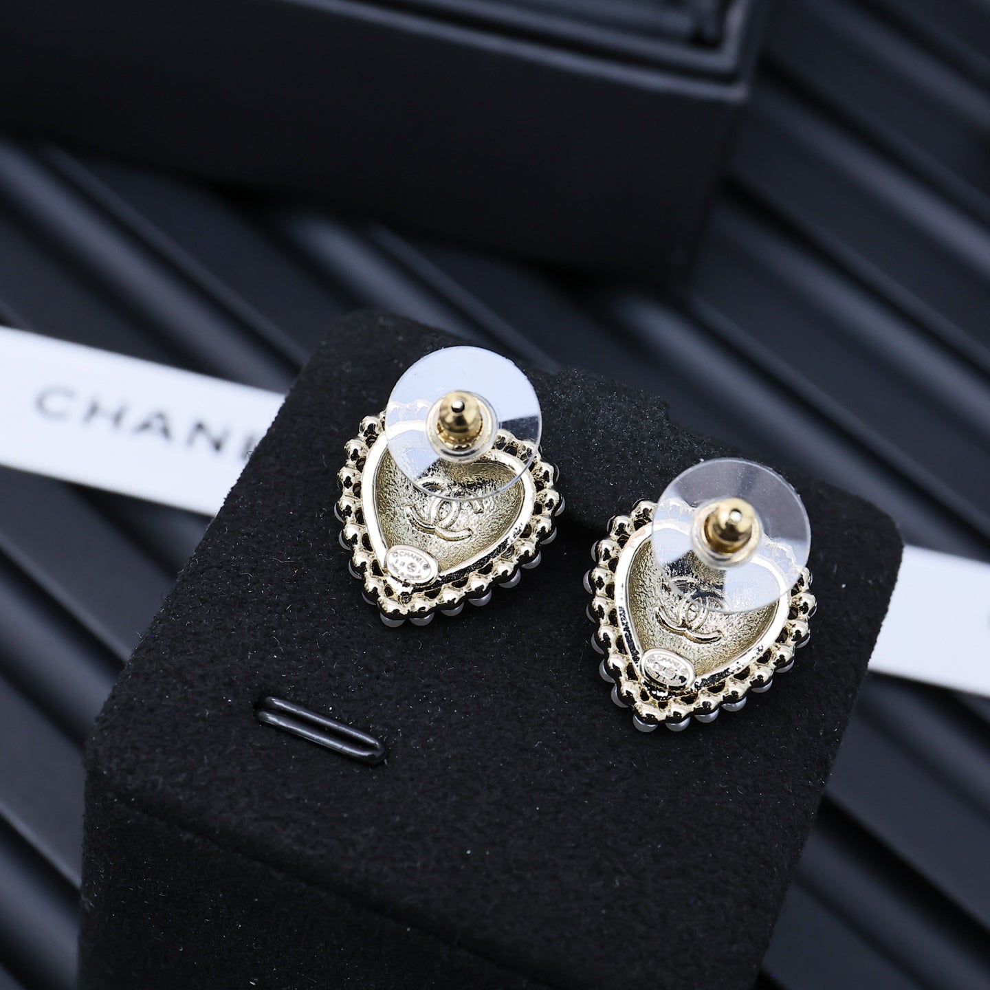 25b Heart Pearl Earrings