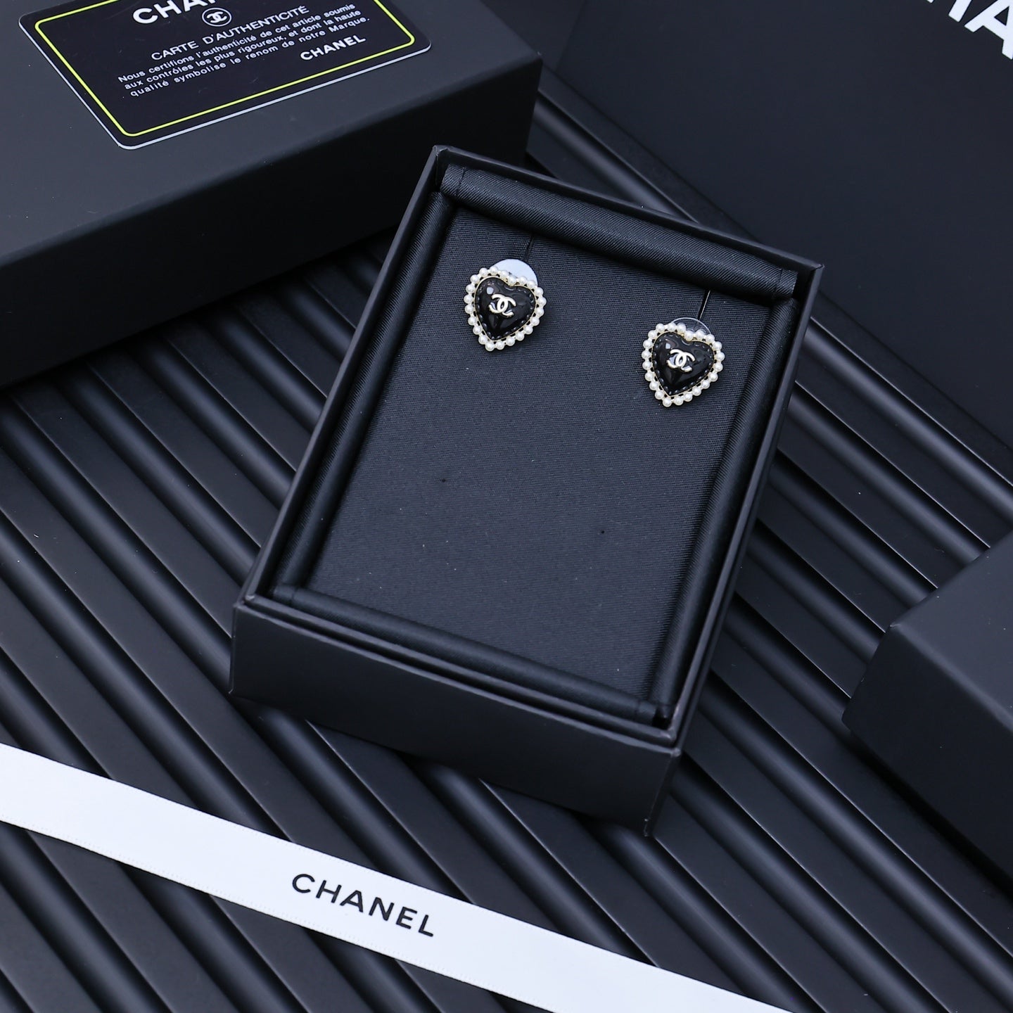 25b Heart Pearl Earrings