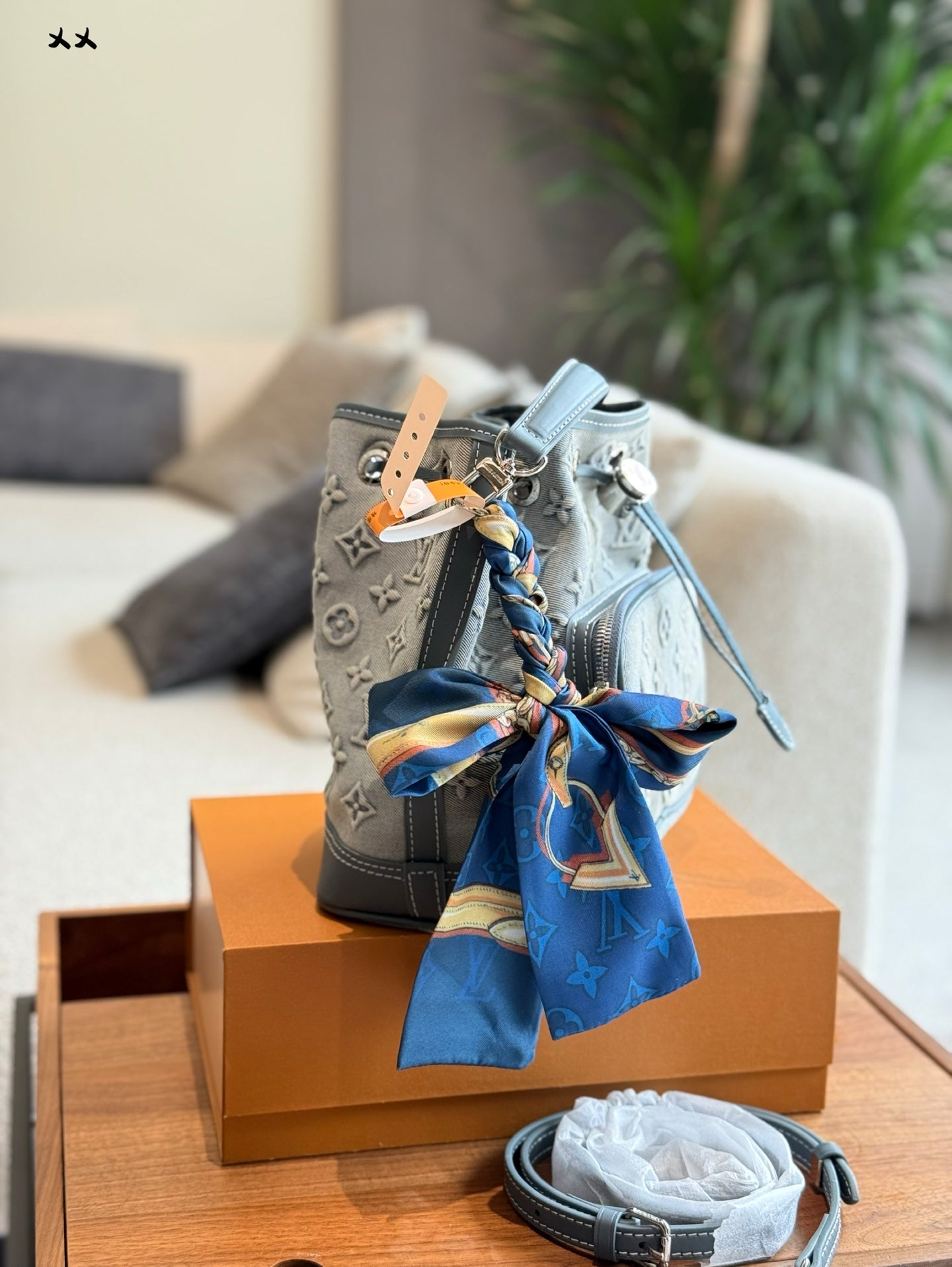 Drawstring embossed denim small bucket bag