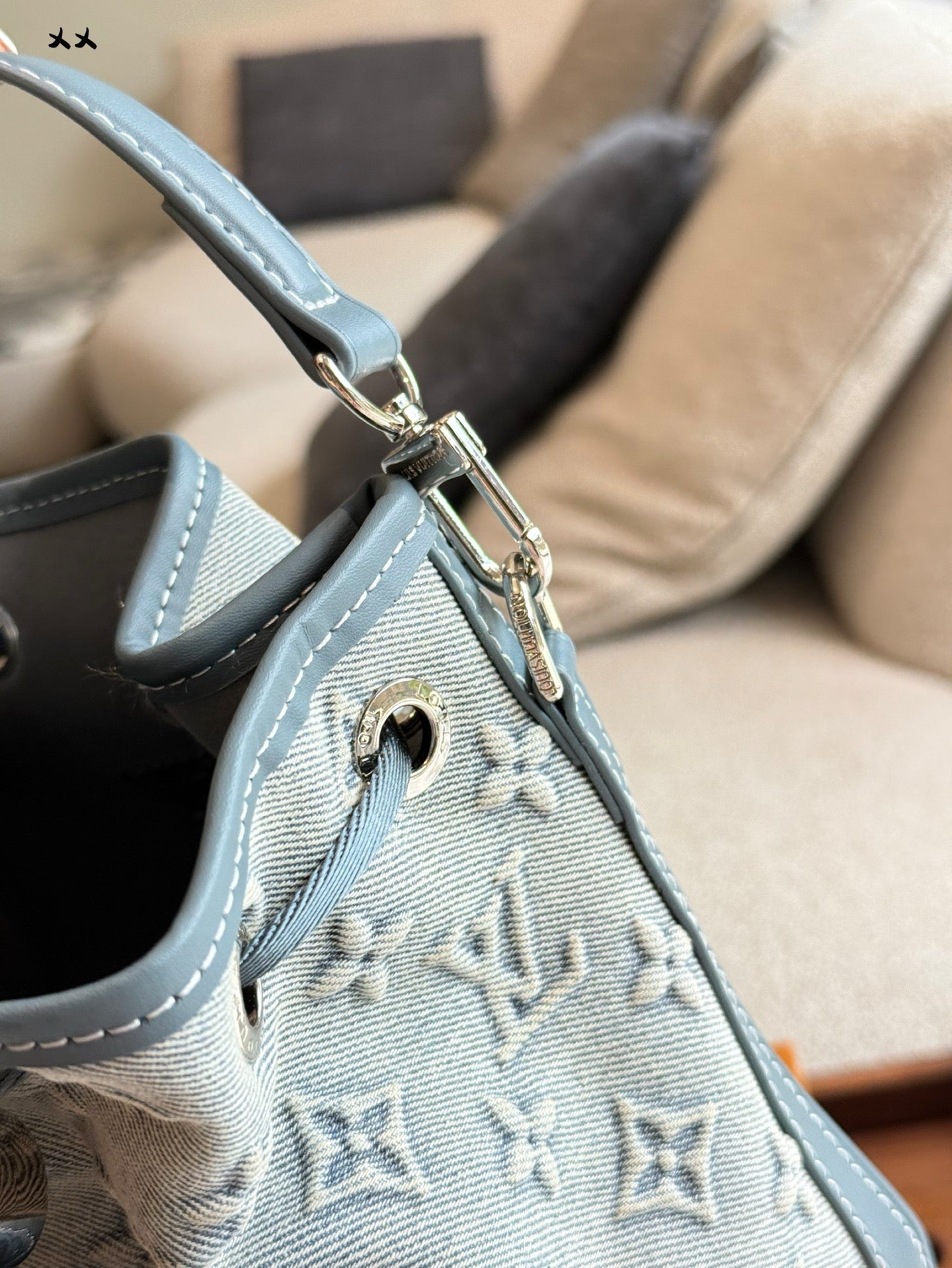 Drawstring embossed denim small bucket bag
