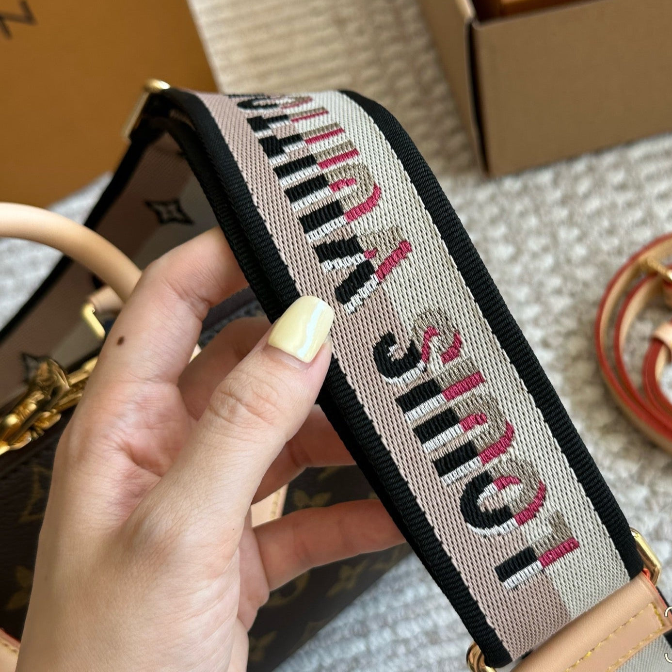 Leather Embroidery Shoulder Strap Pillow Bag